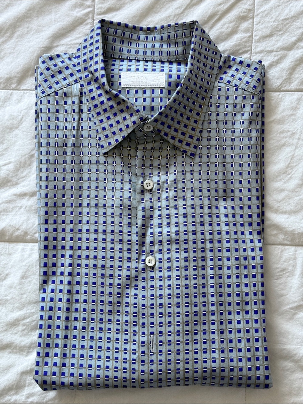 Prada Geometric
Grid Men's Button Up Shirt Gray Blue
Size 44 / 17.5 Like New